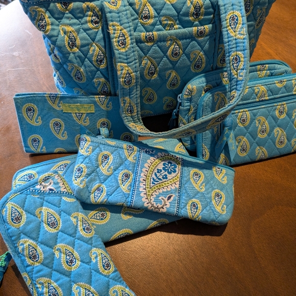 Vera Bradley beautiful set - Picture 4 of 11